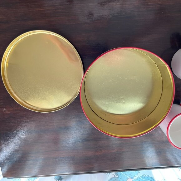 3(some) Snuggle Bundle. Christmas Mugs & Tin - Picture 5 of 12